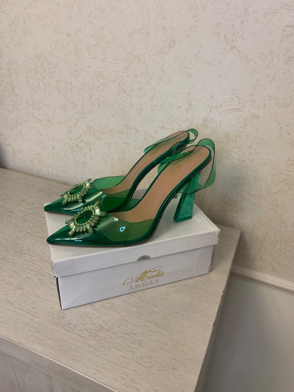 Mata green crystal embellished PVC sling back pumps, size 11 - Picture 2 of 7